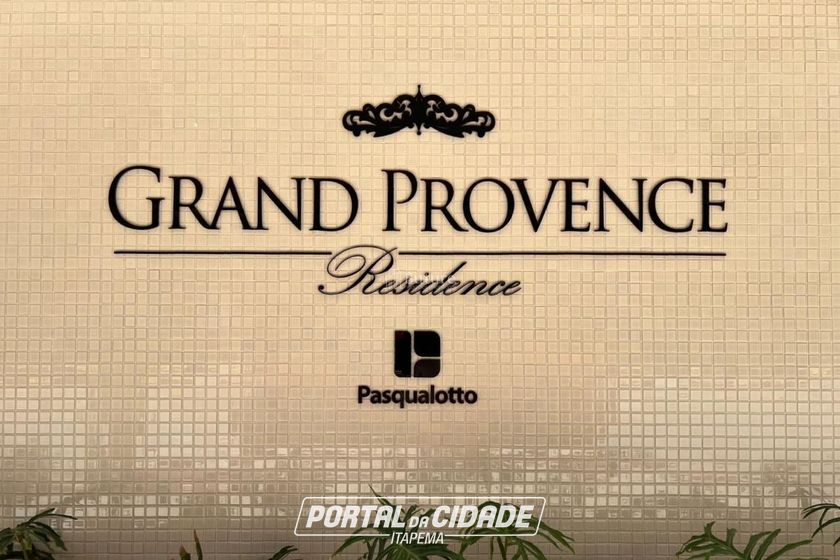 Apartamento &agrave; venda - 180m&sup2; - Meia Praia
