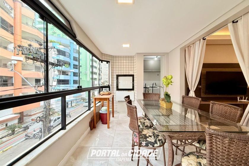 Apartamento &agrave; venda - 160m&sup2; - Meia Praia