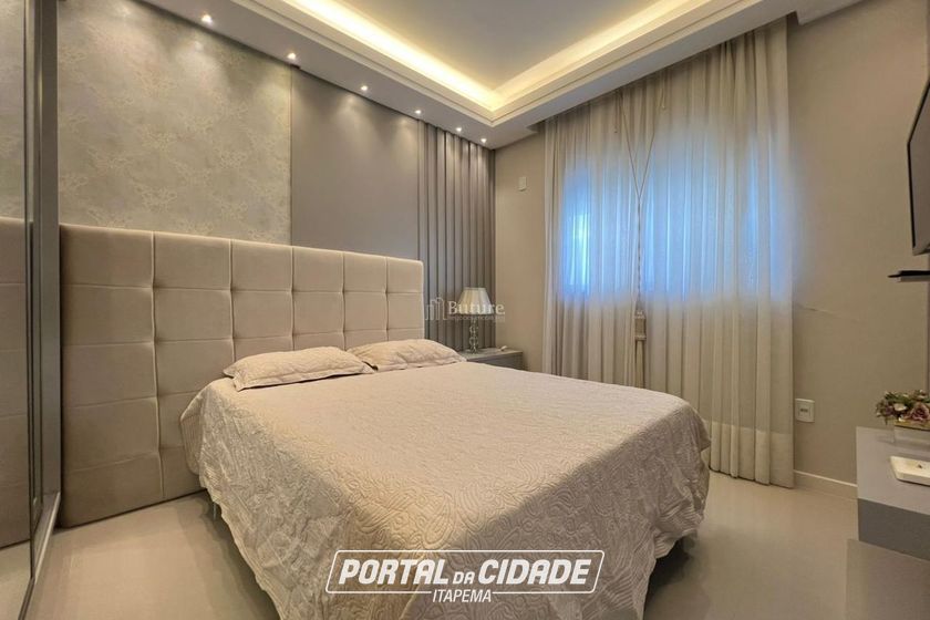 Apartamento &agrave; venda - 148m&sup2; - Meia Praia