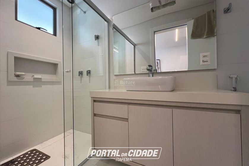 Apartamento &agrave; venda - 198m&sup2; - Meia Praia