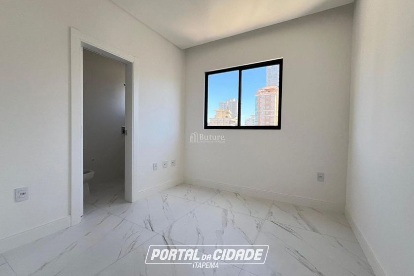 Apartamento &agrave; venda - 129m&sup2; - Meia Praia