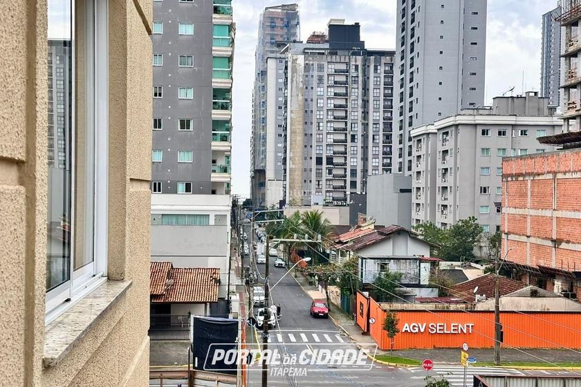 Apartamento &agrave; venda - 95m&sup2; - Meia Praia