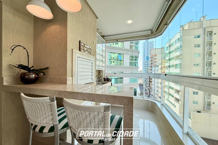 Apartamento &agrave; venda - 150m&sup2; - Meia Praia