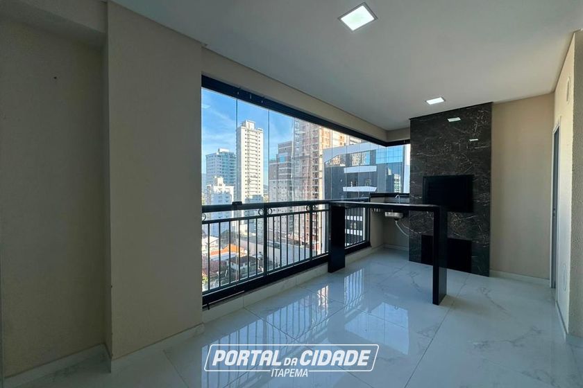 Apartamento &agrave; venda - 125m&sup2; - Meia Praia