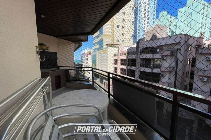 Apartamento &agrave; venda - 121m&sup2; - Meia Praia