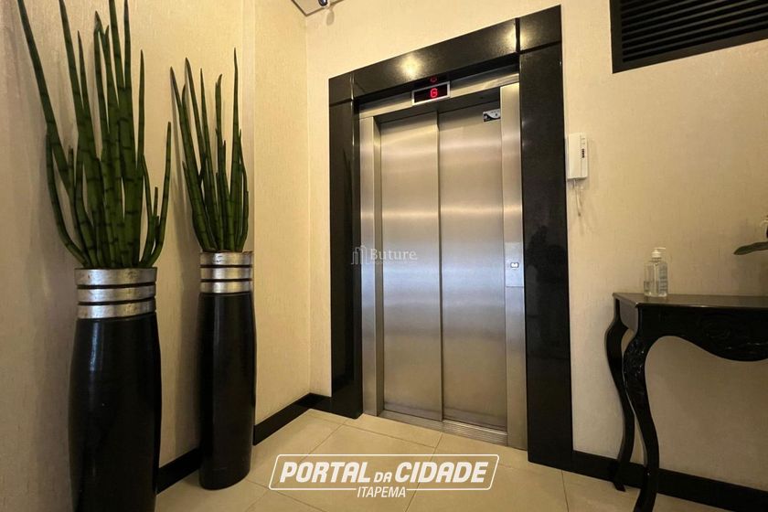 Apartamento &agrave; venda - 146m&sup2; - Meia Praia