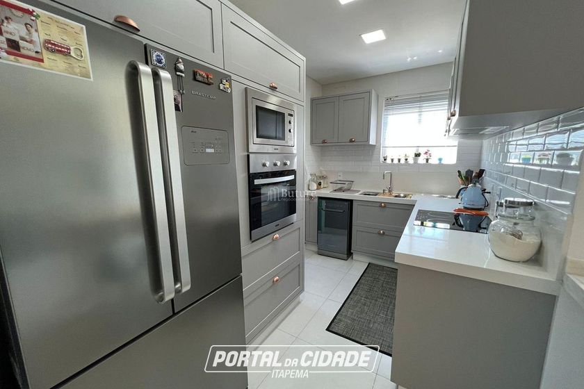 Apartamento &agrave; venda - 110m&sup2; - Meia Praia