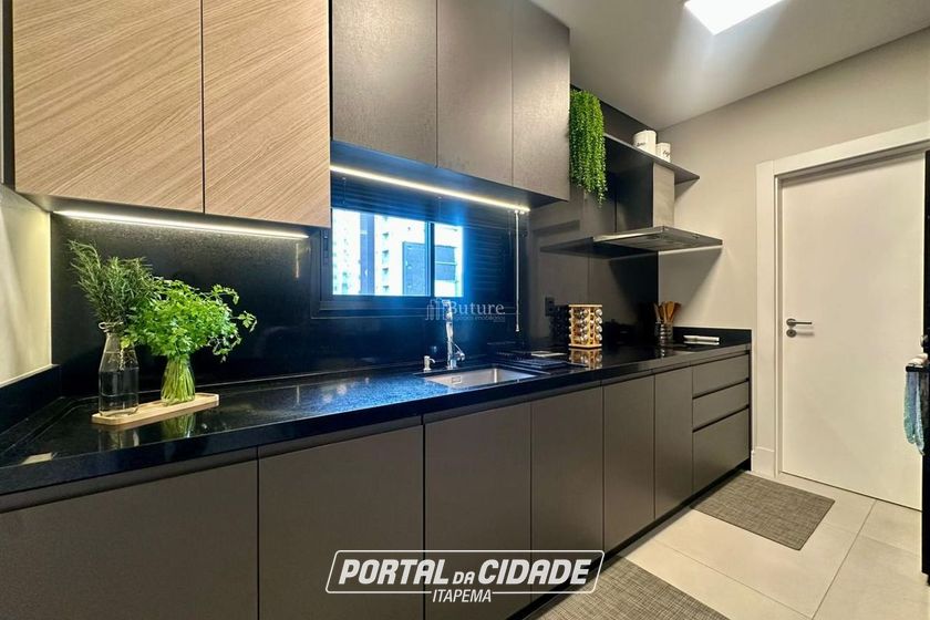 Apartamento &agrave; venda - 127m&sup2; - Meia Praia