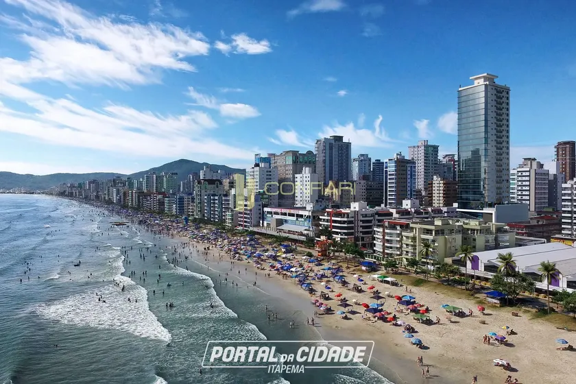 Apartamento &agrave; venda - 198m&sup2; - Meia Praia