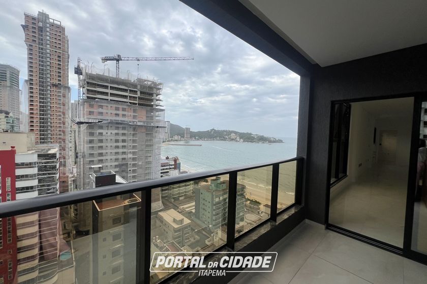 Apartamento &agrave; venda - 130m&sup2; - Meia Praia
