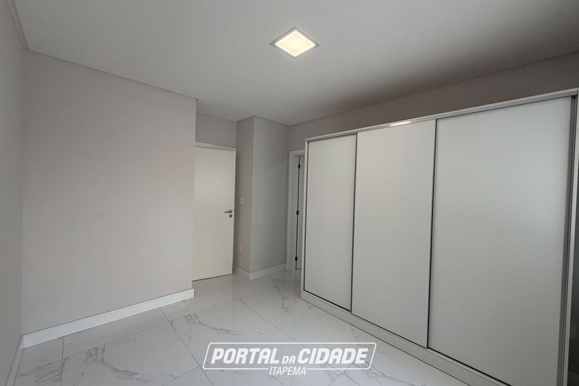 Apartamento &agrave; venda - 102m&sup2; - Meia Praia