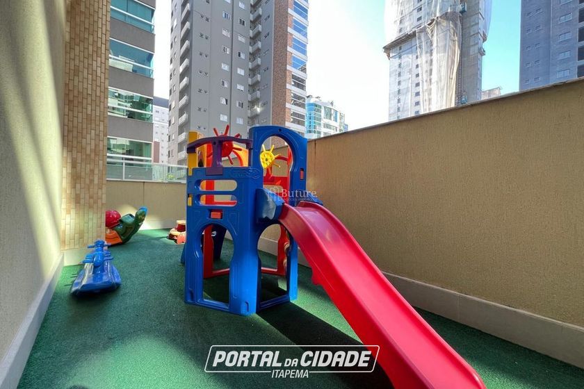 Apartamento &agrave; venda - 123m&sup2; - Meia Praia