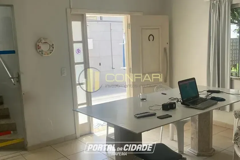 Casa &agrave; venda - 205m&sup2; - Meia Praia