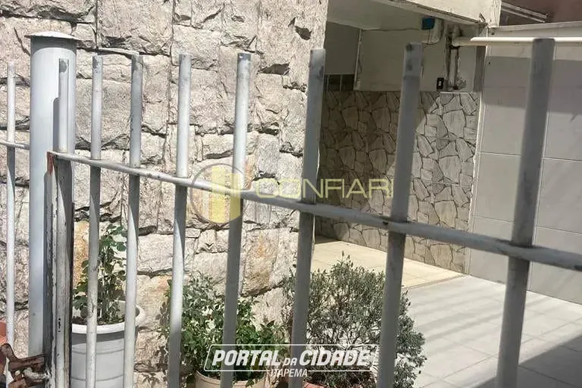 Casa &agrave; venda - 205m&sup2; - Meia Praia