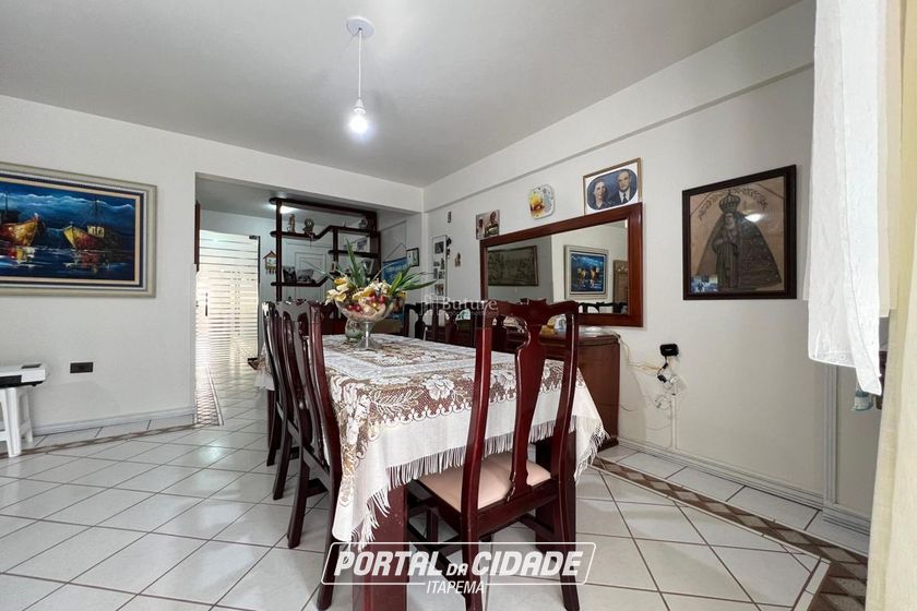 Apartamento &agrave; venda - 140m&sup2; - Meia Praia