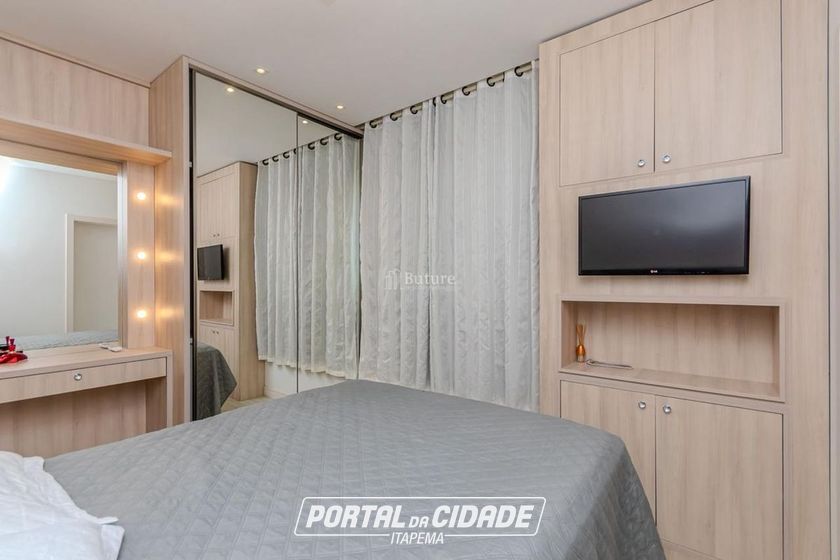 Apartamento &agrave; venda - 135m&sup2; - Meia Praia