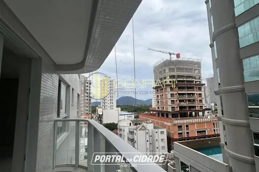 Apartamento &agrave; venda - 132m&sup2; - MEIA PRAIA
