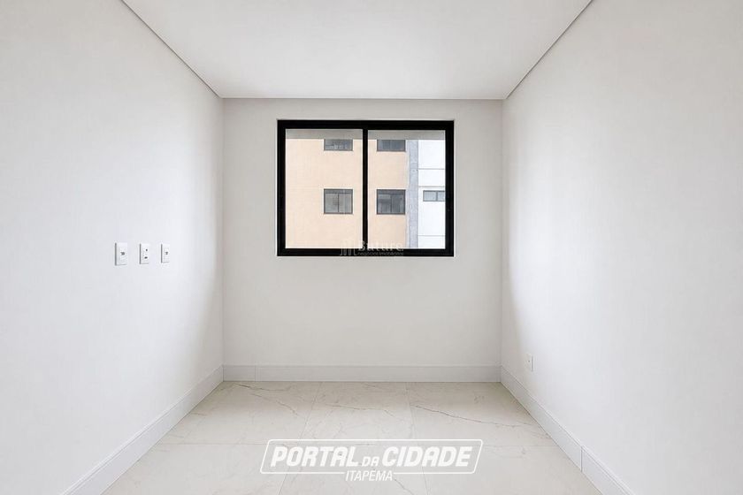 Apartamento &agrave; venda - 127m&sup2; - Meia Praia