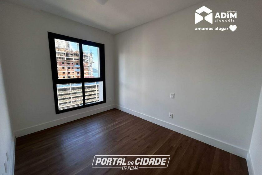 Apartamento para alugar - 125m&sup2; - Meia Praia