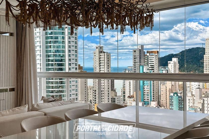 Apartamento &agrave; venda - 220m&sup2; - Centro