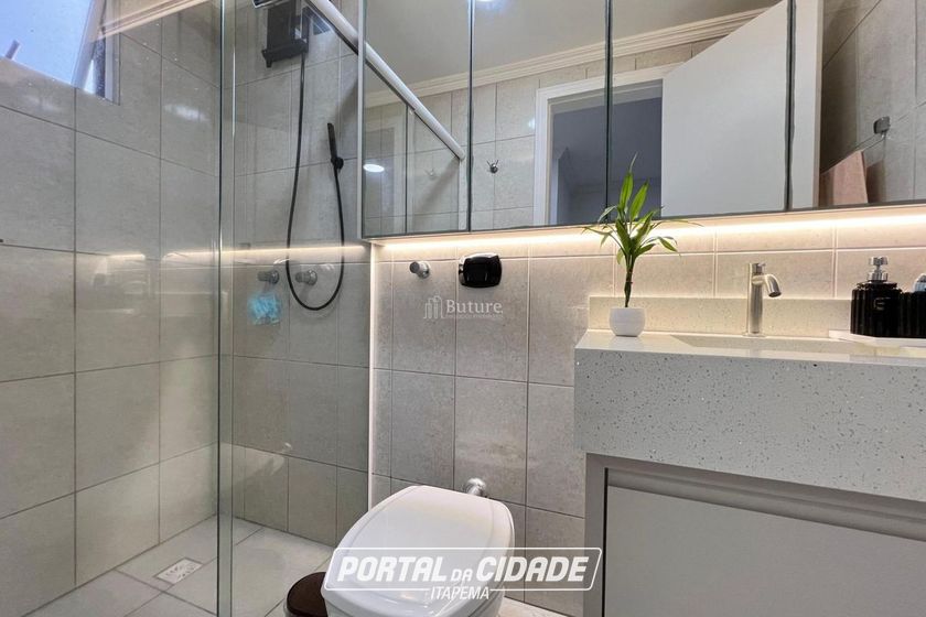 Apartamento &agrave; venda - 139m&sup2; - Meia Praia