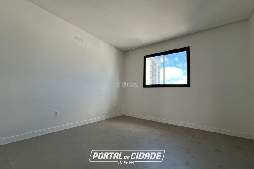 Apartamento &agrave; venda - 137m&sup2; - Meia Praia
