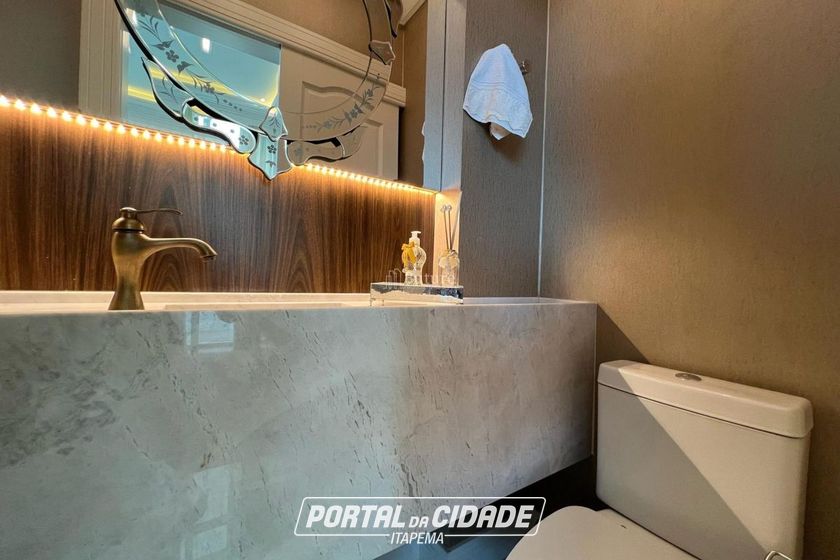 Apartamento &agrave; venda - 168m&sup2; - Meia Praia