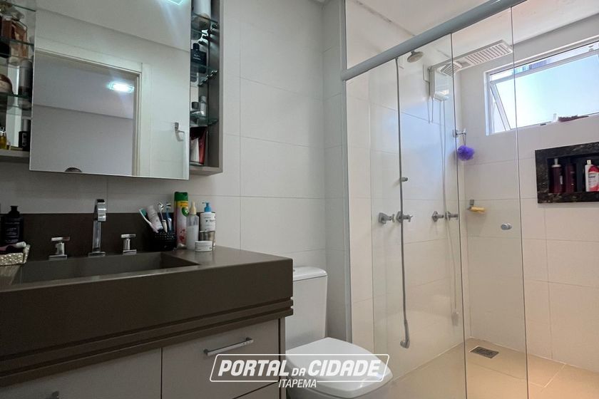 Apartamento &agrave; venda - 120m&sup2; - Meia Praia
