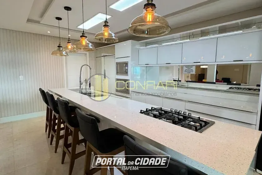 Casa &agrave; venda - 340m&sup2; - Meia Praia