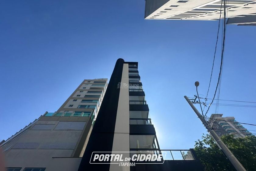 Apartamento &agrave; venda - 95m&sup2; - Meia Praia