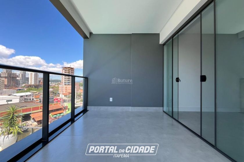 Apartamento &agrave; venda - 132m&sup2; - Meia Praia