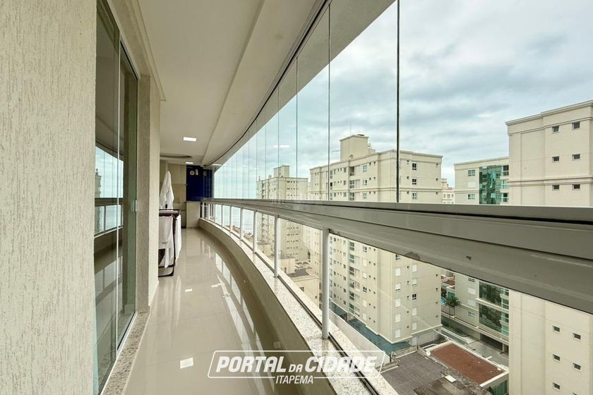 Apartamento &agrave; venda - 120m&sup2; - Meia Praia
