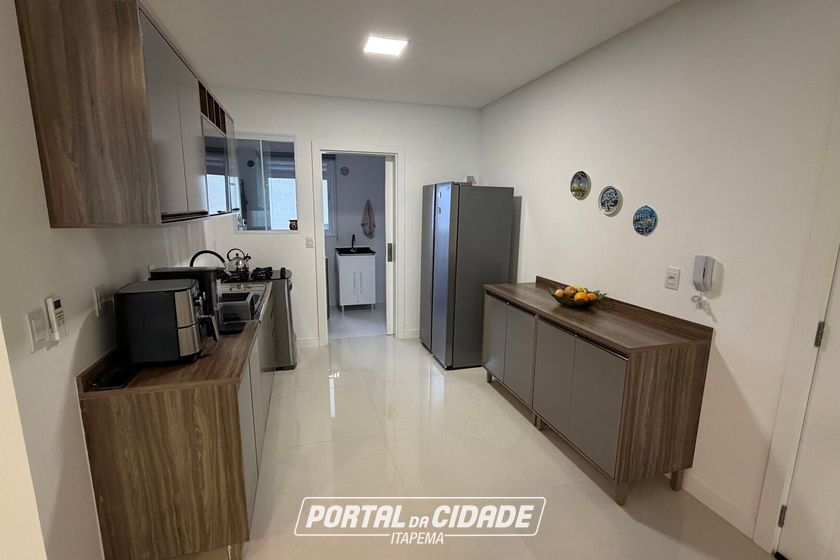 Apartamento para alugar - 115m&sup2; - Meia Praia