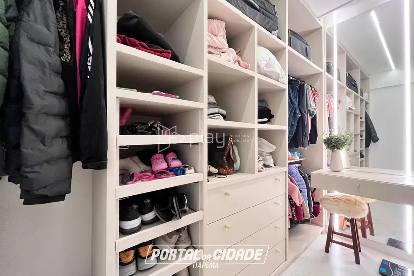 Apartamento &agrave; venda - 110m&sup2; - Meia Praia