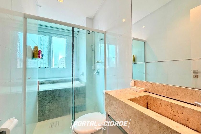 Apartamento &agrave; venda - 135m&sup2; - Meia Praia