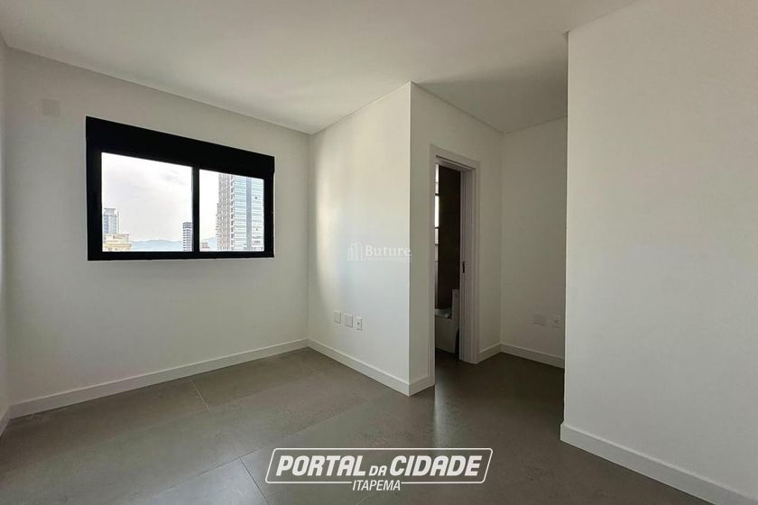 Apartamento &agrave; venda - 130m&sup2; - Meia Praia