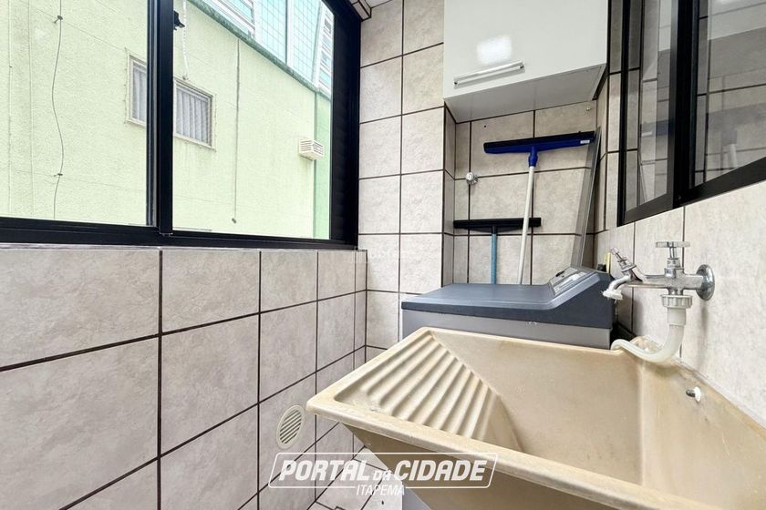 Apartamento &agrave; venda - 120m&sup2; - Meia Praia