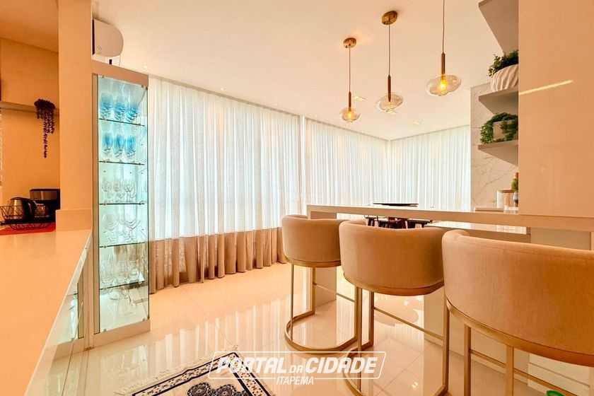 Apartamento &agrave; venda - 160m&sup2; - Meia Praia