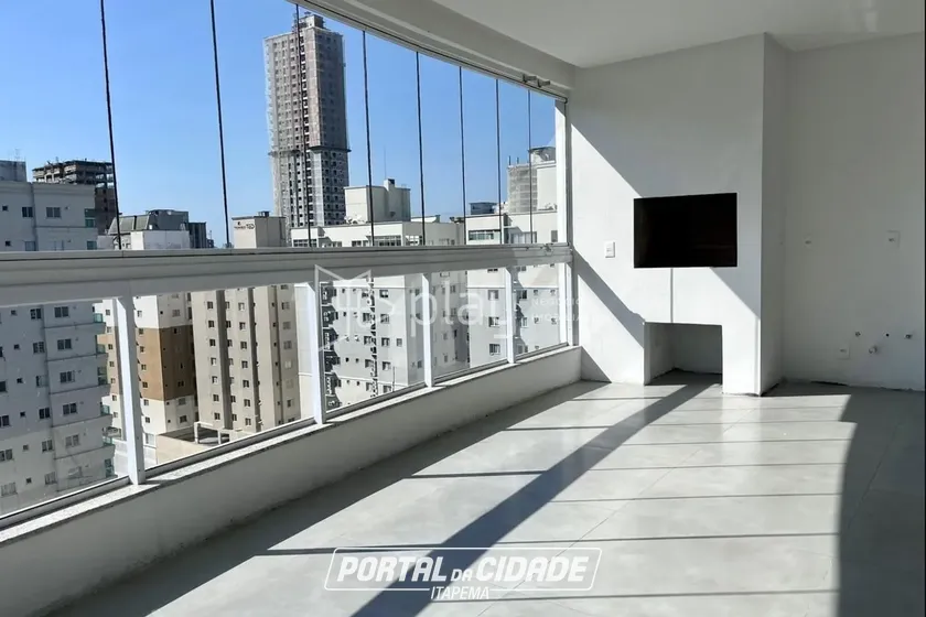 Apartamento &agrave; venda - 158m&sup2; - Meia Praia