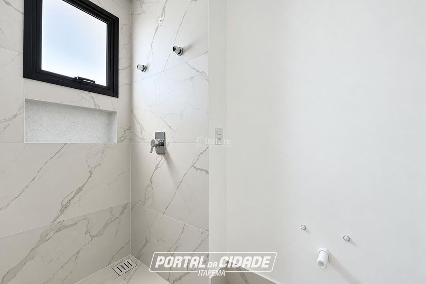 Apartamento &agrave; venda - 185m&sup2; - Meia Praia