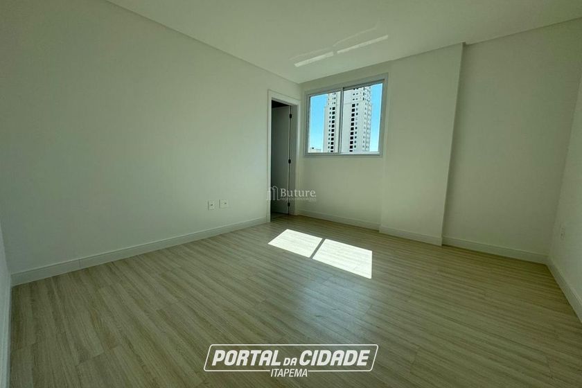 Apartamento &agrave; venda - 130m&sup2; - Meia Praia