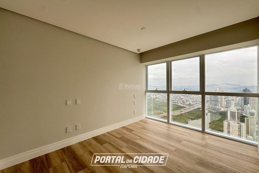 Apartamento &agrave; venda - 217m&sup2; - Barra Sul
