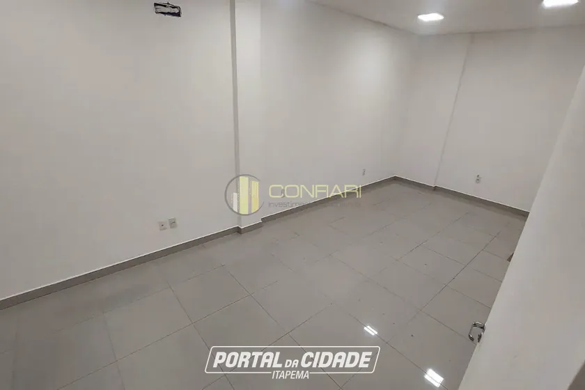 Sala Comercial para alugar - 125m&sup2; - Meia Praia