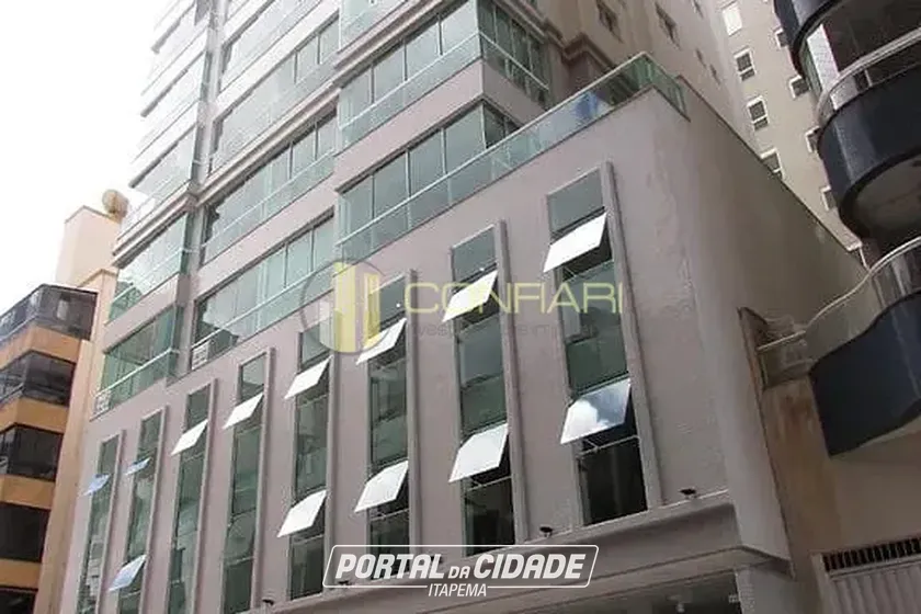 Apartamento &agrave; venda - 130m&sup2; - Meia Praia