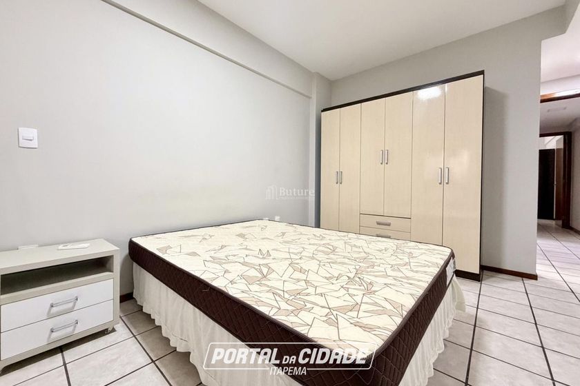 Apartamento &agrave; venda - 120m&sup2; - Meia Praia
