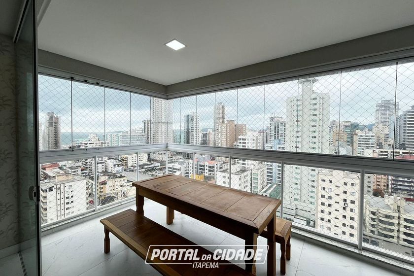 Apartamento &agrave; venda - 161m&sup2; - Meia Praia