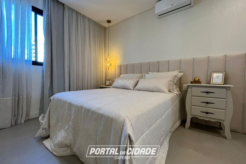 Apartamento &agrave; venda - 137m&sup2; - Meia Praia