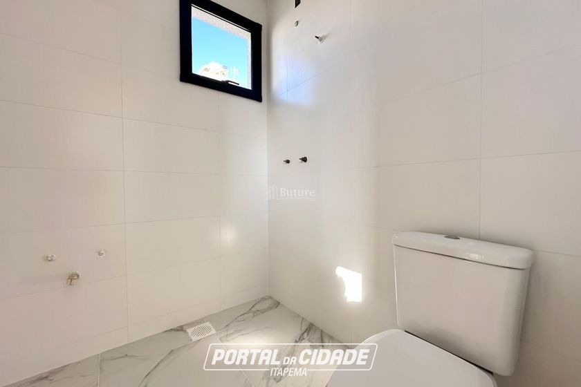 Apartamento &agrave; venda - 138m&sup2; - Meia Praia