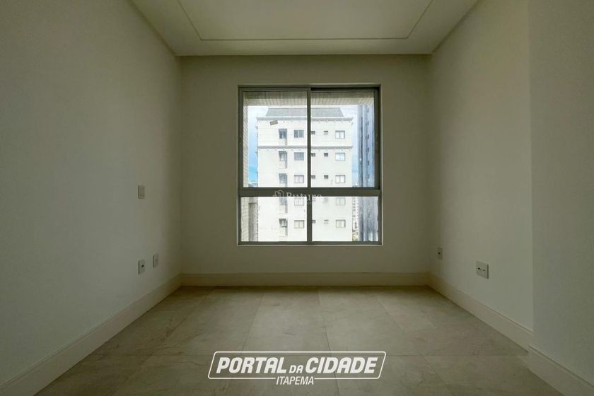 Apartamento &agrave; venda - 132m&sup2; - Meia Praia