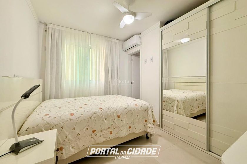 Apartamento &agrave; venda - 120m&sup2; - Meia Praia
